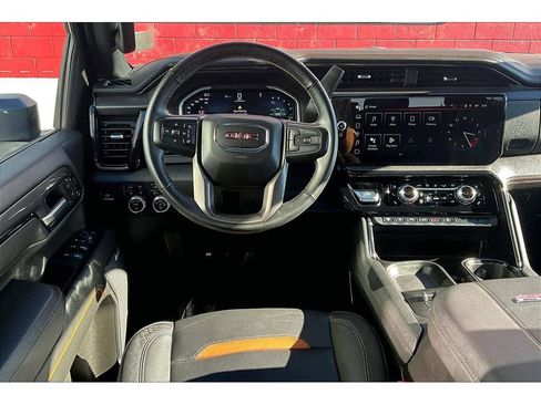 Used 2024 GMC Sierra 2500 AT4 image 6