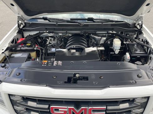 Used 2016 GMC Sierra 1500 SLT w/ All-Terrain Package AWD/4WD image 10