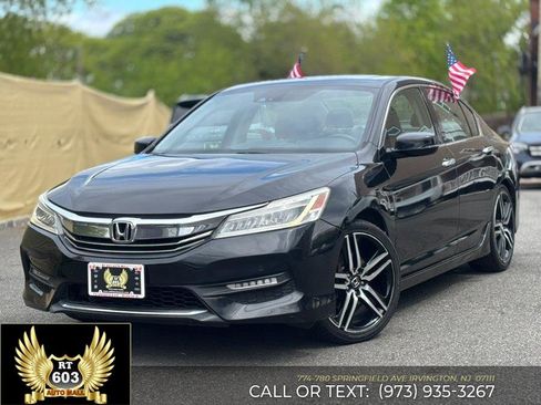 Used 2017 Honda Accord Touring image 1