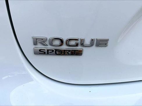 Certified 2019 Nissan Rogue Sport S image 9