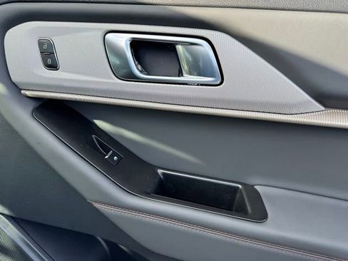 New 2026 Ford Explorer Active w/ Active Comfort Package image 22