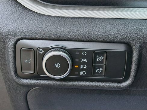Used 2024 Ford Explorer XLT w/ Equipment Group 202A AWD/4WD image 10