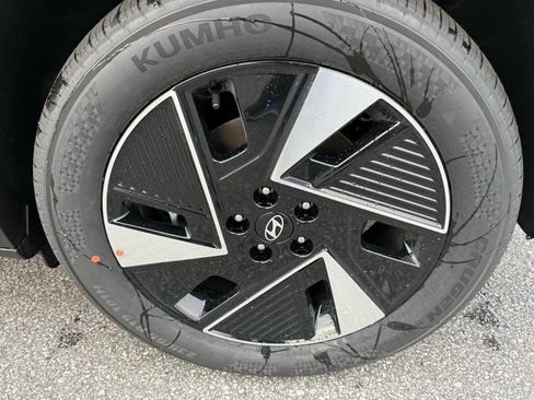 New 2026 Hyundai Ioniq 5 SE image 13