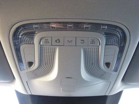 Used 2023 Mercedes-Benz Metris Passenger image 24