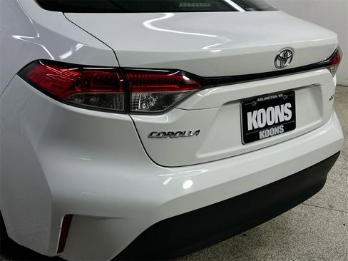 Used 2023 Toyota Corolla LE image 29