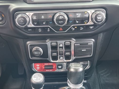 Used 2020 Jeep Wrangler Unlimited Rubicon w/ Quick Order Package 28Y Recon AWD/4WD image 16