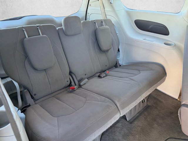 Used 2018 Chrysler Pacifica Touring Plus w/ Tire & Wheel Group FWD image 20