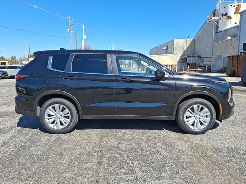 New 2026 Mitsubishi Outlander ES image 8