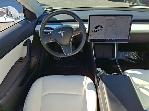 Used 2020 Tesla Model 3 Standard Range Plus image 13