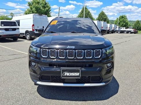 Used 2024 Jeep Compass Limited AWD/4WD image 3