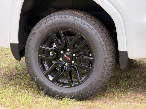 New 2026 GMC Sierra 1500 Elevation w/ Elevation Premium Package AWD/4WD image 9