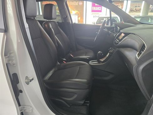 Used 2018 Chevrolet Trax LT w/ Sun & Sound Package FWD image 14