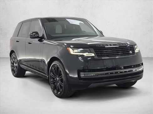 Used 2025 Land Rover Range Rover SE AWD/4WD image 3
