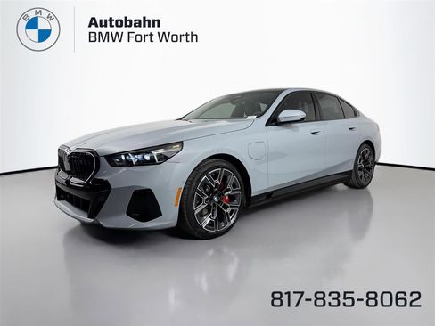 New 2026 BMW 550e xDrive image 1