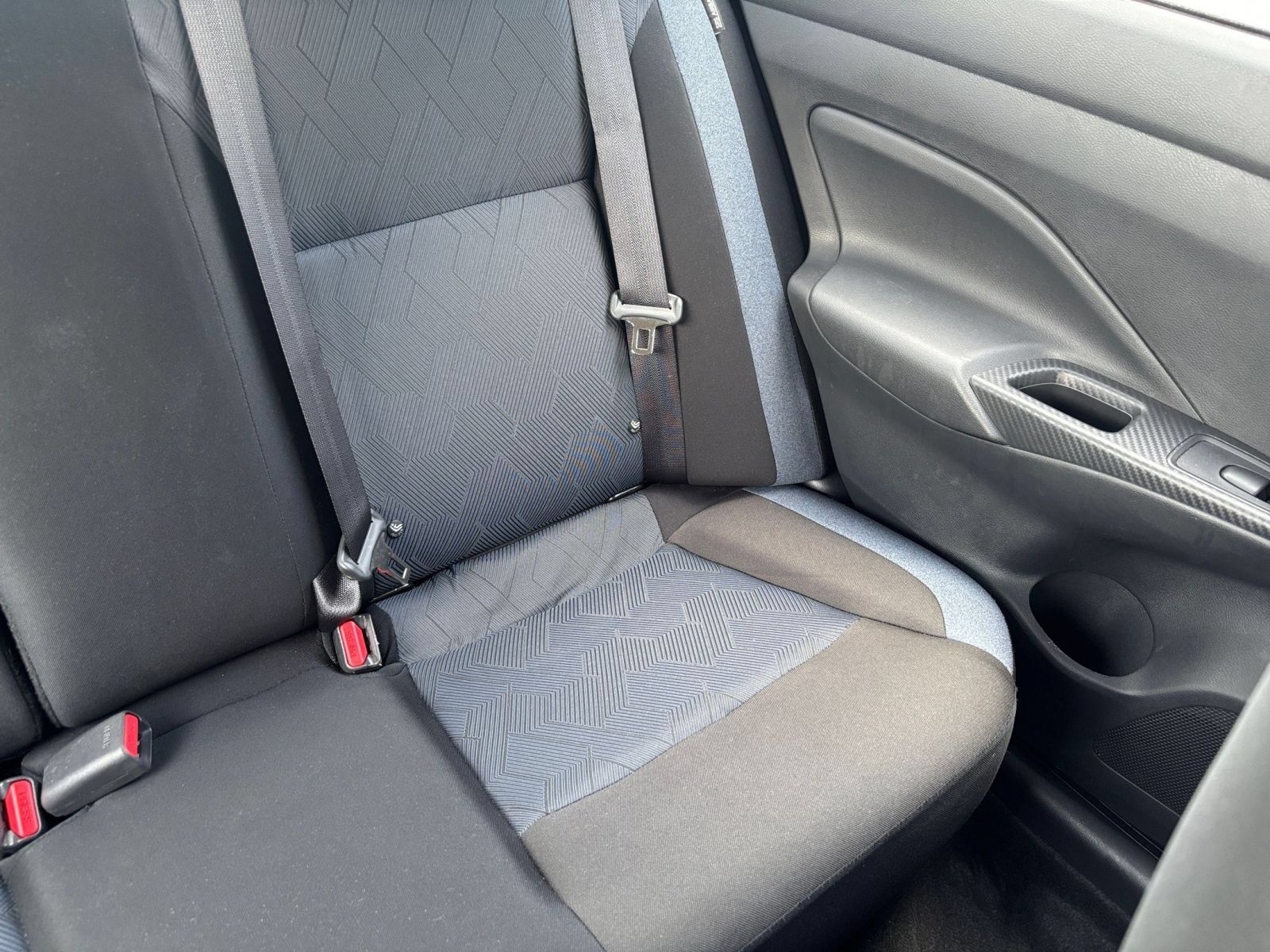 Used 2025 Nissan Versa SV FWD image 34