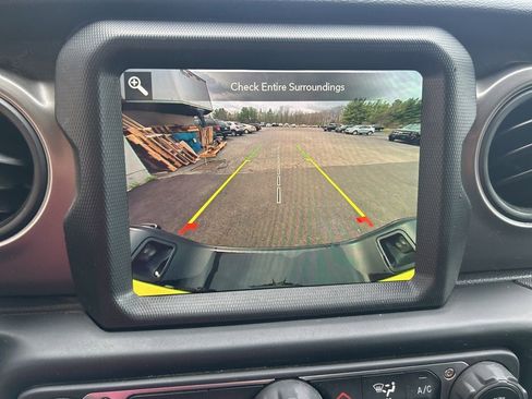 Used 2023 Jeep Gladiator Sport image 13