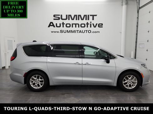 Used 2024 Chrysler Pacifica Touring-L image 1