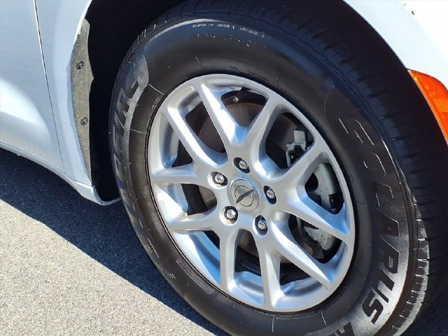 Used 2024 Chrysler Pacifica Touring-L FWD image 4
