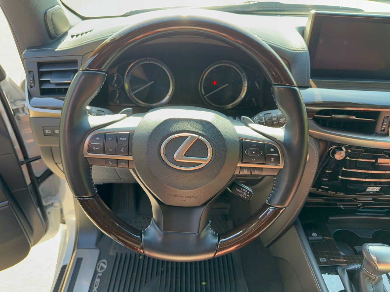 Used 2021 Lexus LX 570 4WD w/ Sport Package image 10