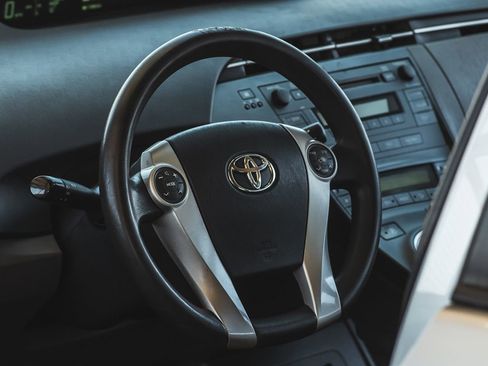 Used 2011 Toyota Prius Five image 12