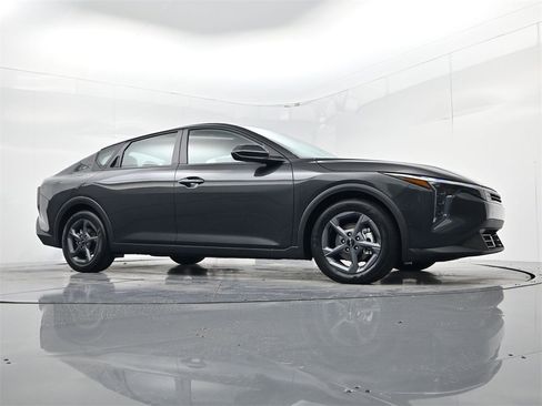 New 2025 Kia K4 LXS image 31