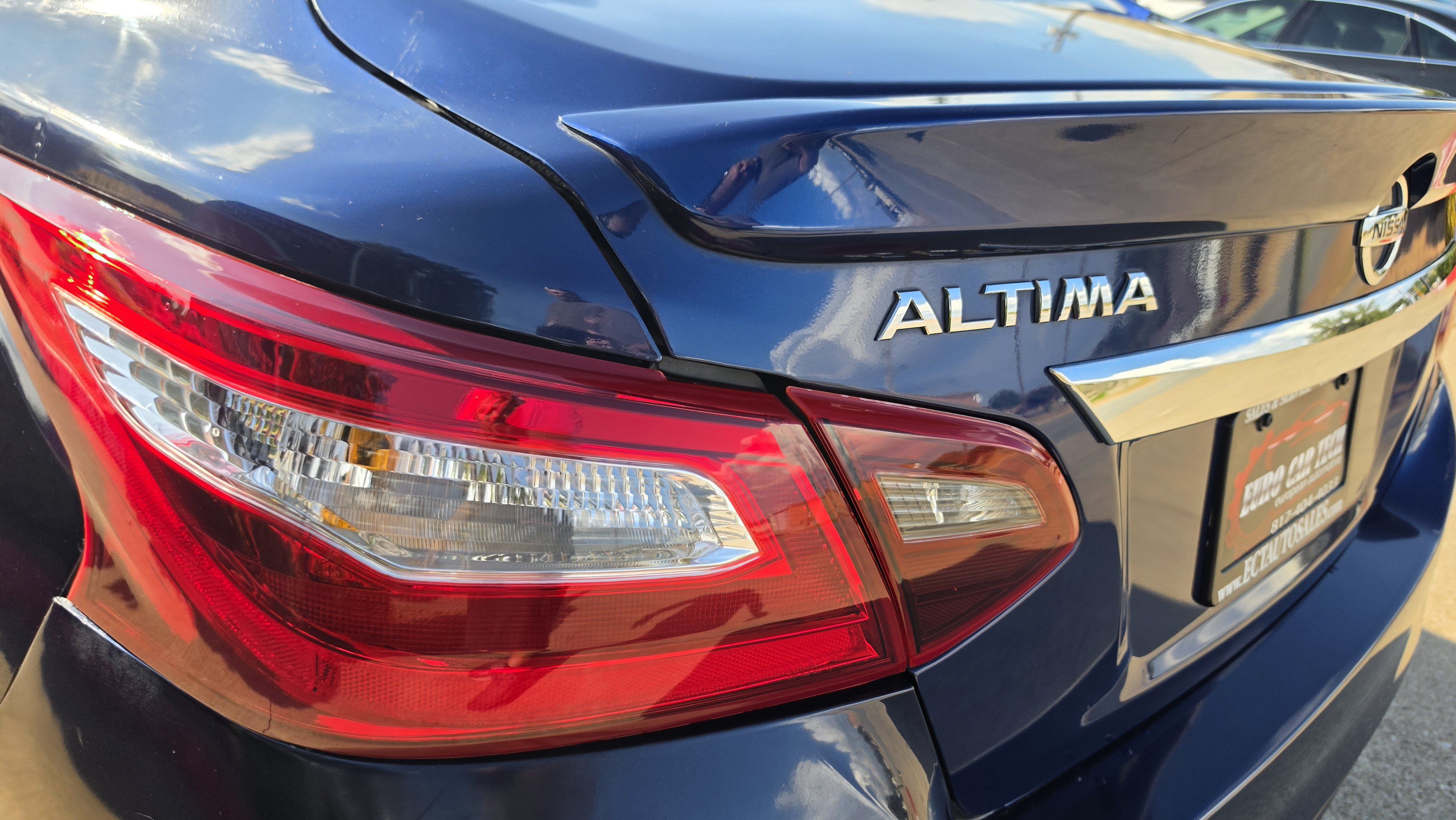 Used 2017 Nissan Altima 2.5 SR w/ LED Appearance Package FWD image 10