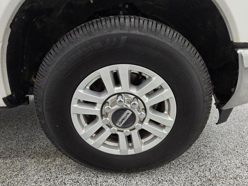 Used 2019 Ford F250 XL w/ STX Appearance Package RWD image 28