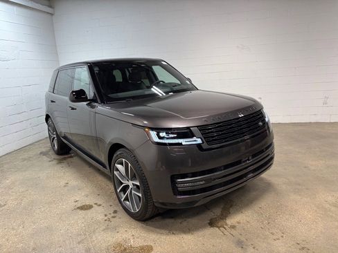 New 2025 Land Rover Range Rover Long Wheelbase SE image 4