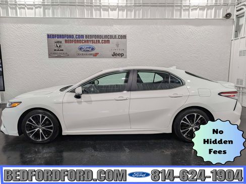 Used 2020 Toyota Camry SE image 1