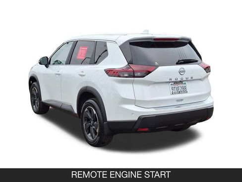 Certified 2026 Nissan Rogue SV FWD image 7