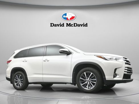 Used 2017 Toyota Highlander XLE AWD/4WD image 28