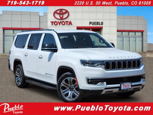 Used 2024 Jeep Wagoneer L Series II w/ Flexible Seating Group AWD/4WD image 1
