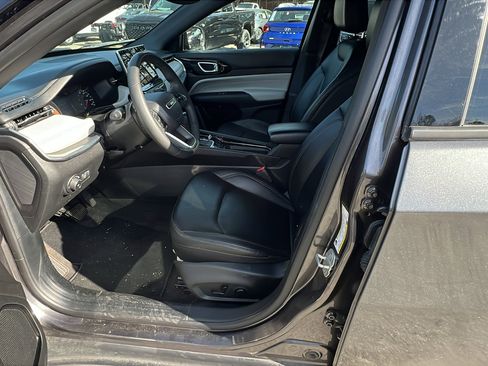 Used 2024 Jeep Compass Limited image 16