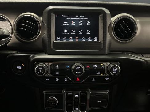 Used 2022 Jeep Gladiator Willys image 7