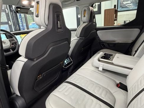 Used 2022 Rivian R1T Adventure AWD/4WD image 24