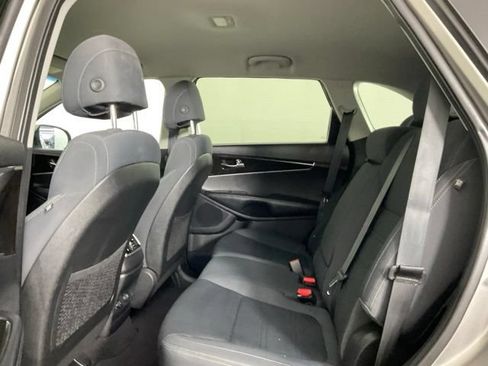 Used 2017 Kia Sorento AWD image 12