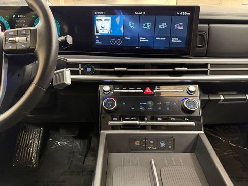 Used 2025 Hyundai Santa Fe SEL FWD image 14