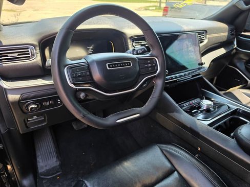 Used 2023 Jeep Wagoneer 4WD w/ Premium Group I image 4