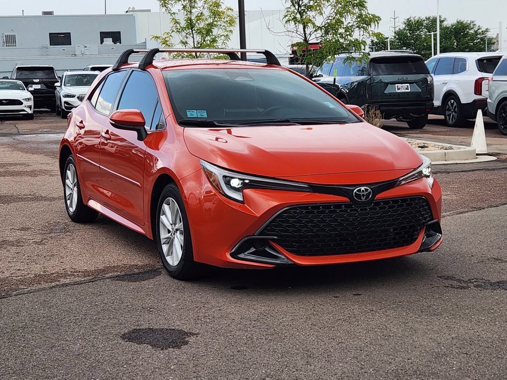 Used 2025 Toyota Corolla SE FWD image 3