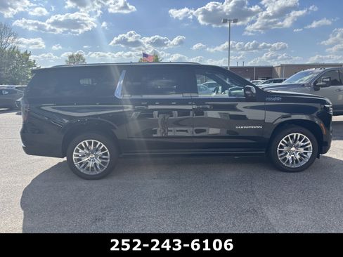 Used 2025 Chevrolet Suburban High Country image 5