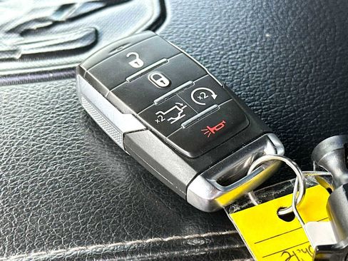 Used 2024 RAM 1500 Laramie image 29