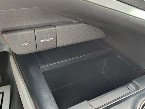 Used 2020 Toyota Camry SE AWD/4WD image 31