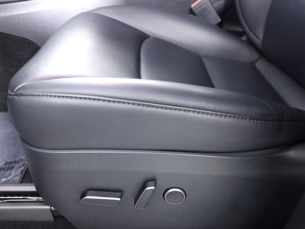 Used 2023 Tesla Model Y Long Range AWD/4WD image 28