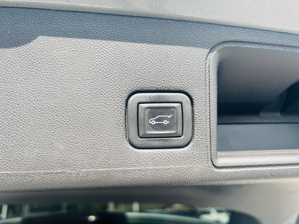 Used 2024 GMC Terrain Denali w/ Denali Premium Package AWD/4WD image 38
