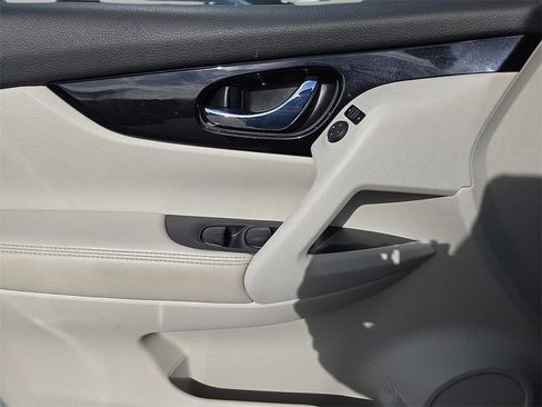 Used 2018 Nissan Rogue Sport SV w/ SV Technology Package image 13