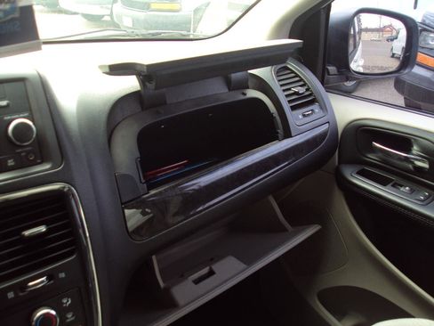 Used 2015 Dodge Grand Caravan SE w/ Quick Order Package 29E SE FWD image 25