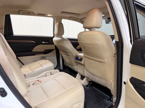 Used 2019 Toyota Highlander Limited FWD image 33