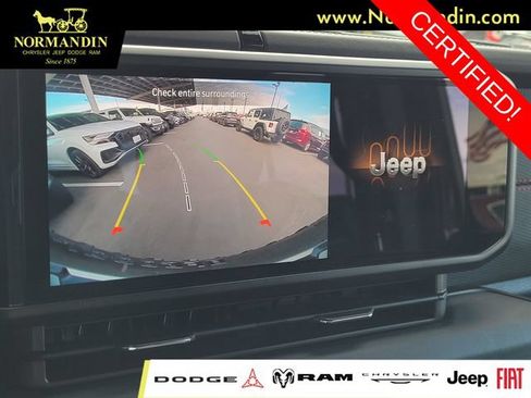 Certified 2025 Jeep Wrangler Unlimited Rubicon w/ Convenience Group AWD/4WD image 10
