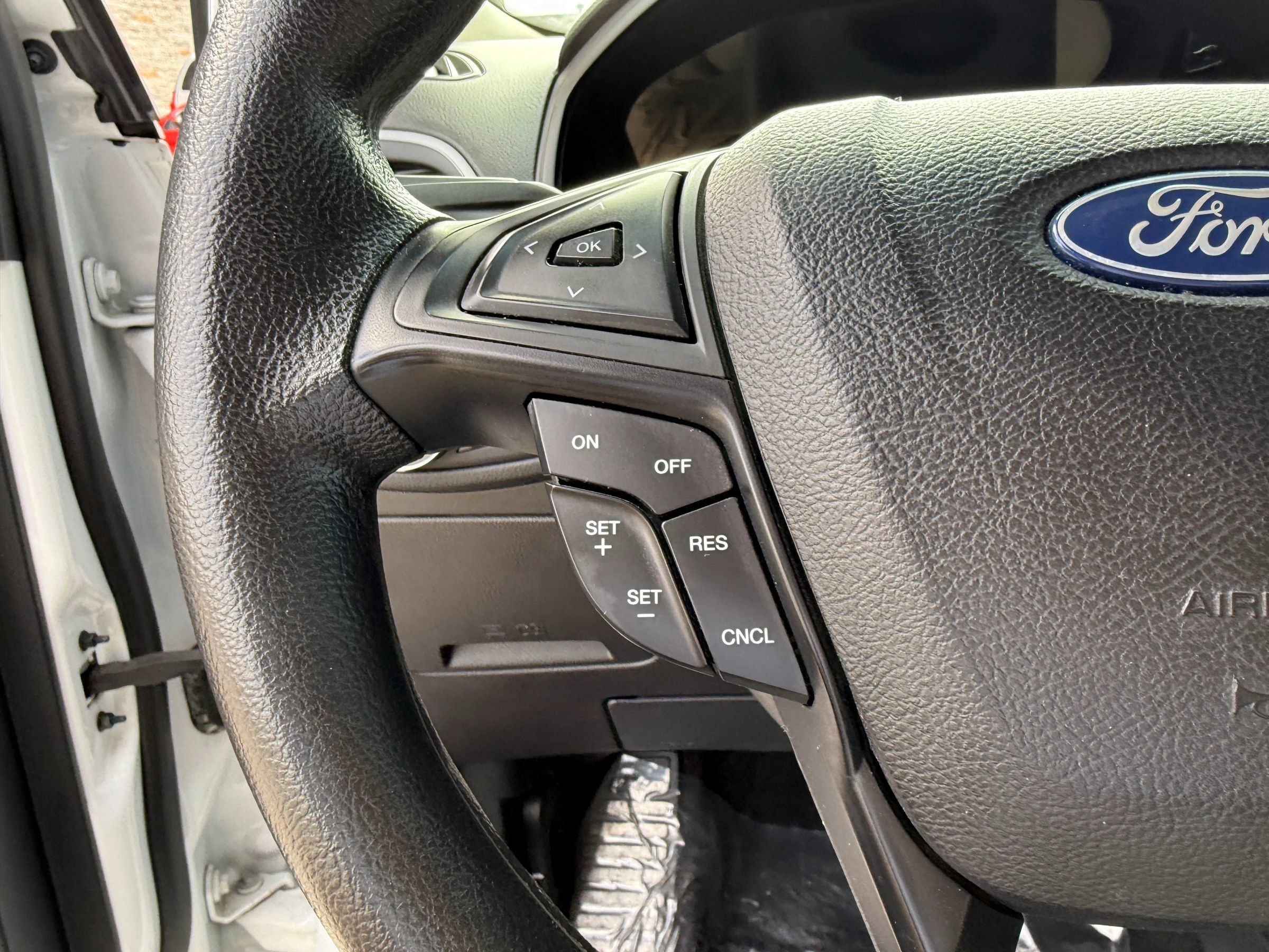 Used 2020 Ford Edge SE FWD image 12