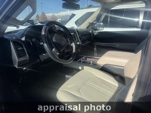 Used 2018 Ford Expedition Platinum image 10